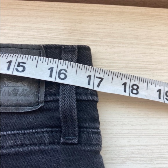 Levi’s 311 Shaping Skinny Jeans Women’s | Size 32 | Black | High Rise moto - Picture 10 of 13